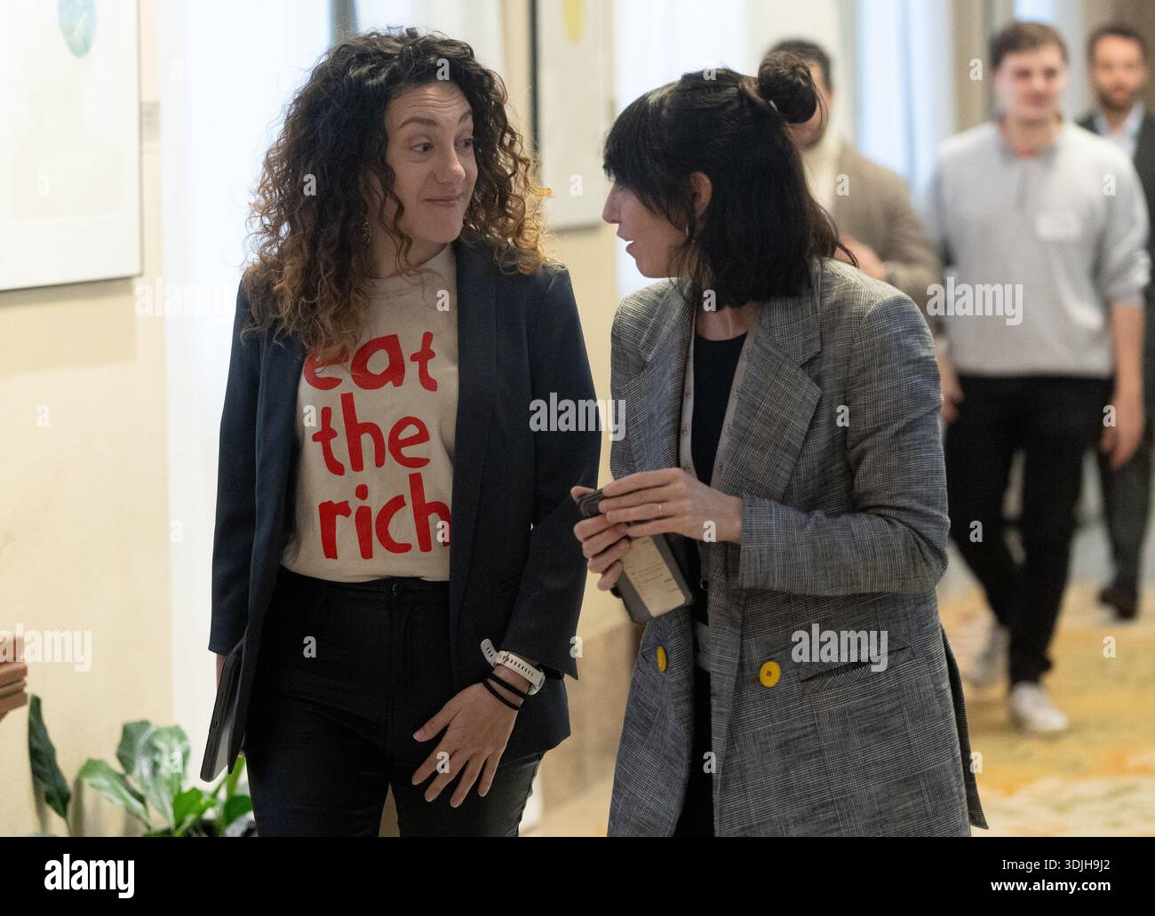 Sumar Jan Sumar MP Aina Calvo (left) on her arrival at the Board of Spokespersons ...