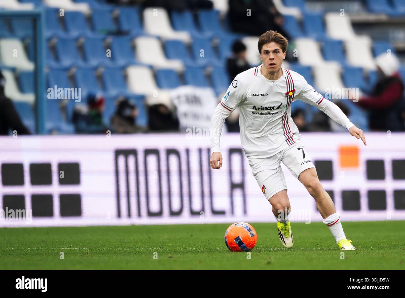 Alessio Zerbin of US Cremonese in action during the Serie A football match between US Sassuolo and US Cremonese Stock Photo - Alamy Alessio Zerbin of US Cremonese in action during the Serie A football match between US Sassuolo and US Cremonese Stock Photo - Alamy