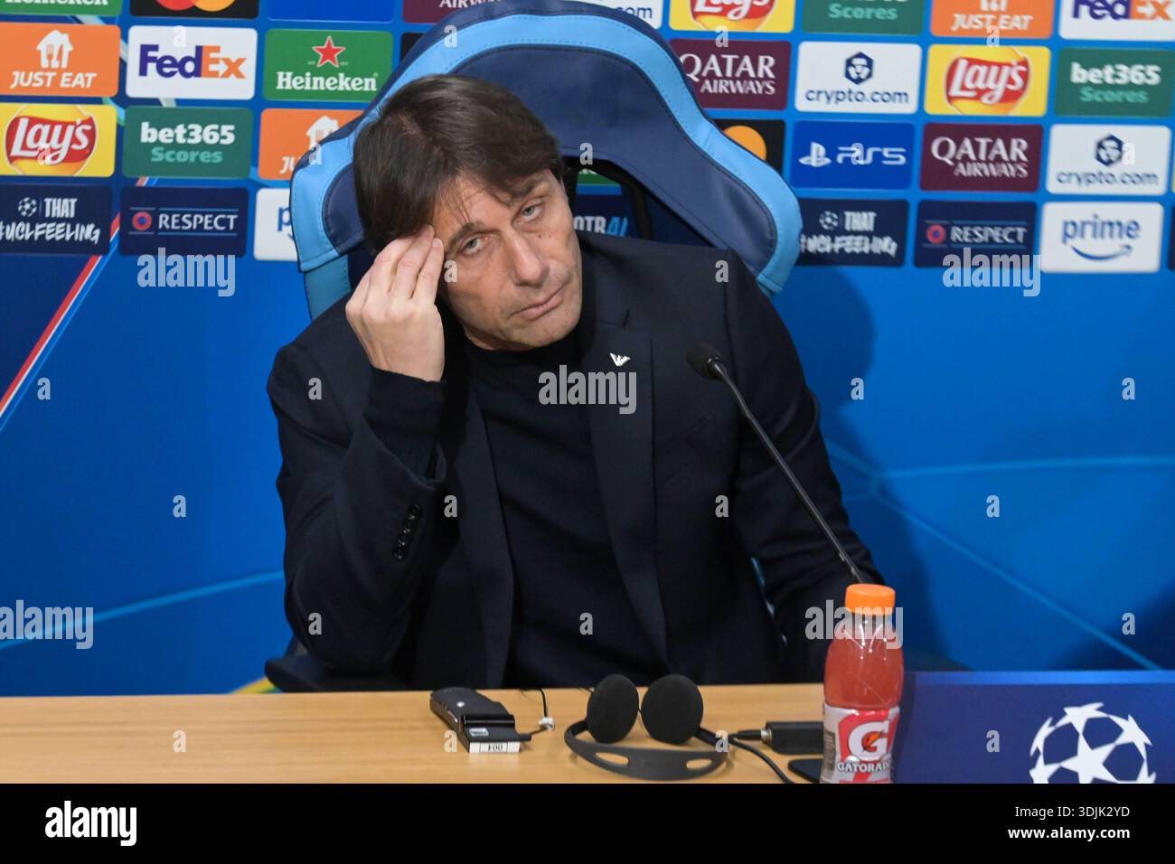Naples January 27,2026 Antonio Conte Coach coach of SSC Napoli gestures  during the Press Conference before Uefa Champions League Match SSC Napoli-  Chelsea FC :Agostino Gemito/ Alamy Live News Stock Photo - Alamy