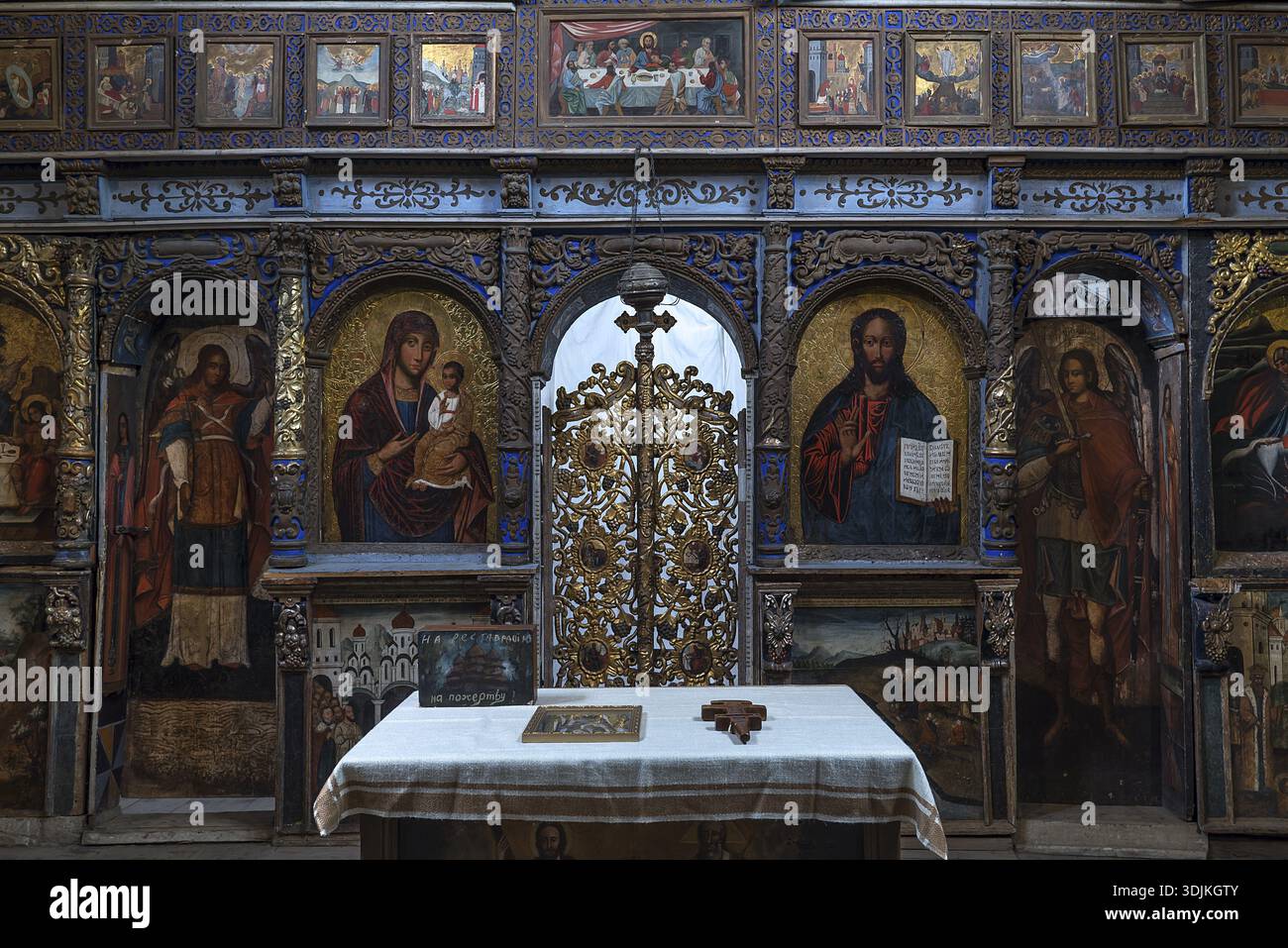 Altar room golden door hi-res stock photography and images - Alamy