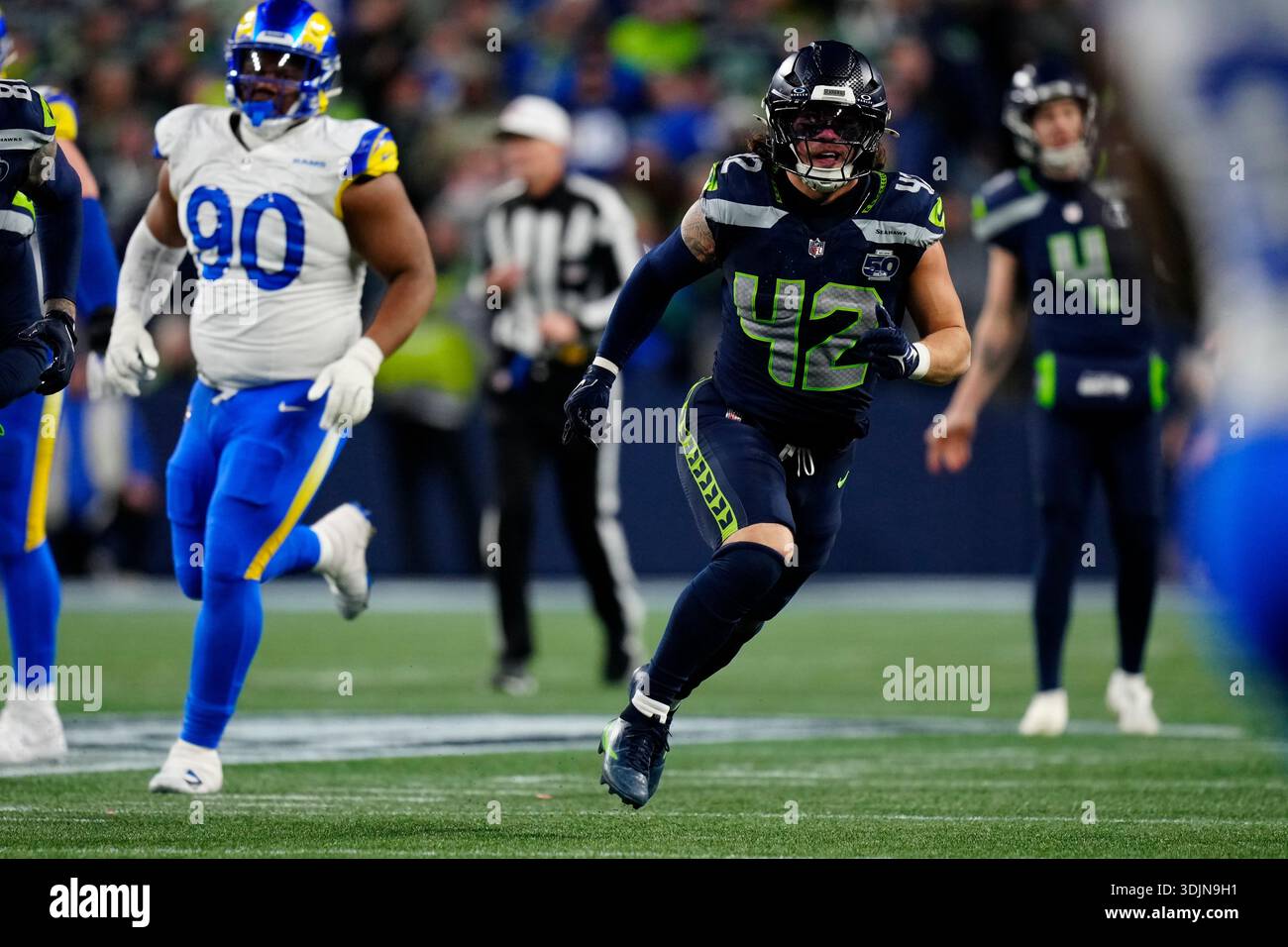 Drake Seahawks Seattle Seahawks linebacker Drake Thomas (42) runs down the field ...