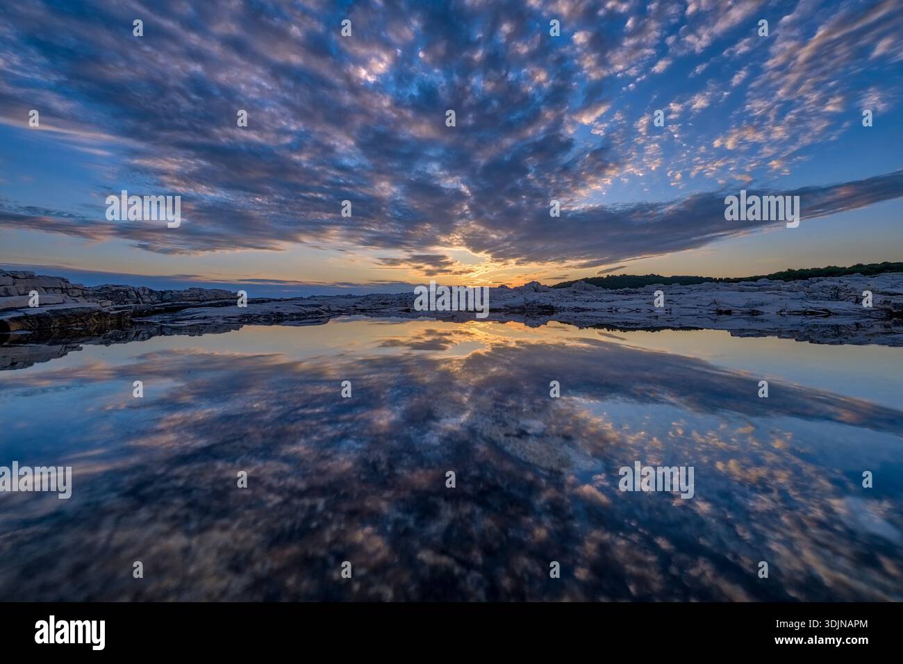 Water mirroring hi-res stock photography and images - Alamy