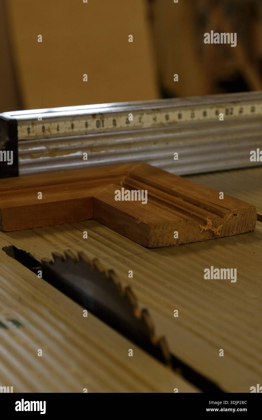 Ripping Ruler Rip saw hi-res stock photography and images - Alamy