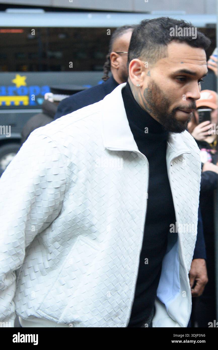 London, UK. 28 Jan 2026. Pictured: American rapper Chris Brown arrives at  Southwark Crown Court. Credit: Justin Ng/Alamy Live News Stock Photo - Alamy