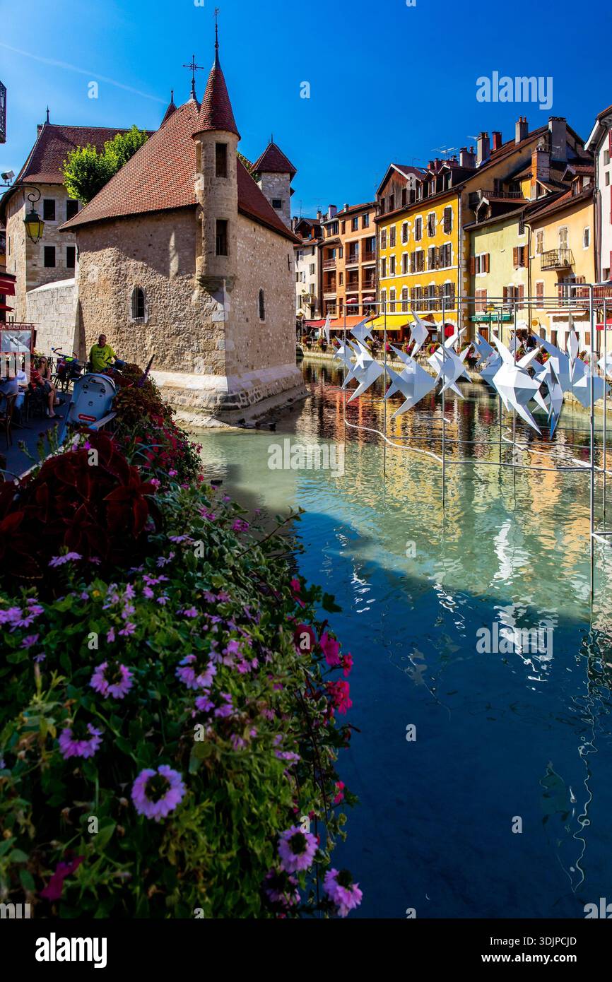 france-haute-savoie-74-annecy-the-old-town-along-the-thiou-canal