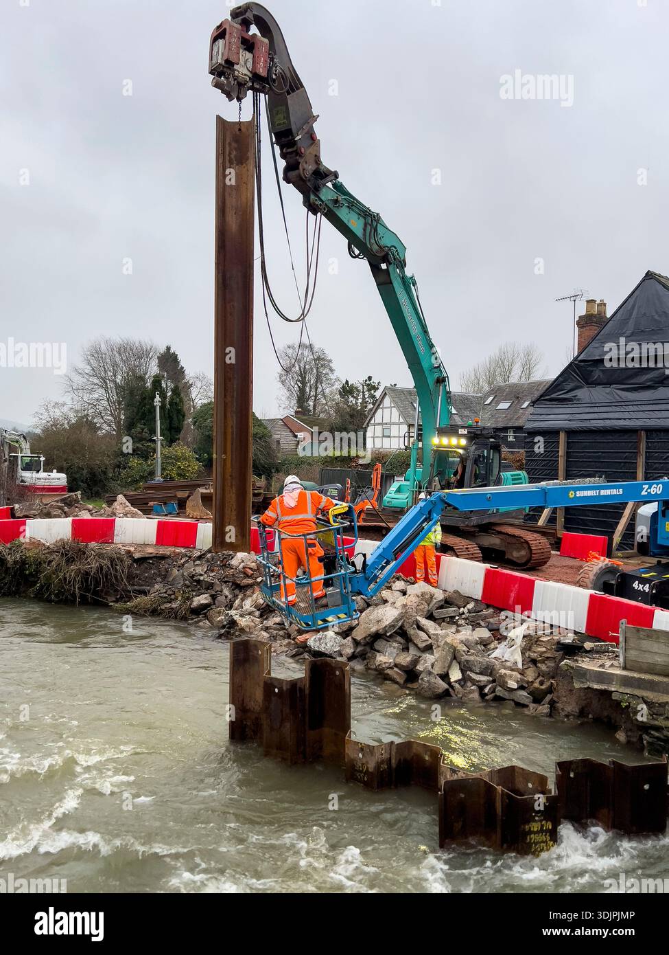 Cofferdam piles hi-res stock photography and images - Alamy
