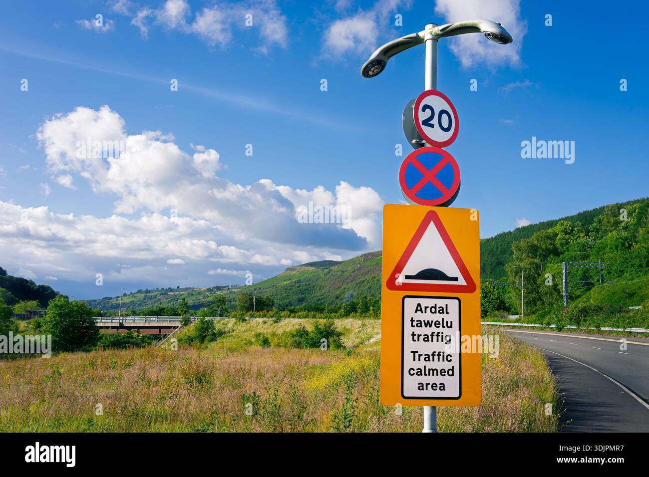 Signs In Welsh Welsh road signs hi-res stock photography and images - Alamy
