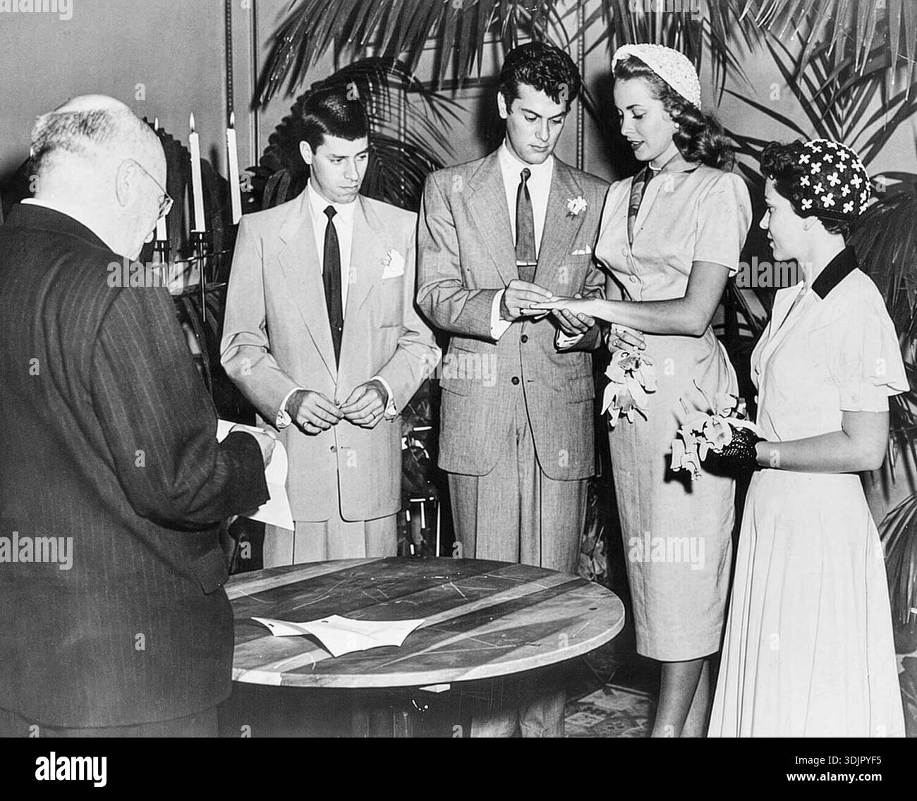 Celebrity wedding dress Black and White Stock Photos & Images - Alamy