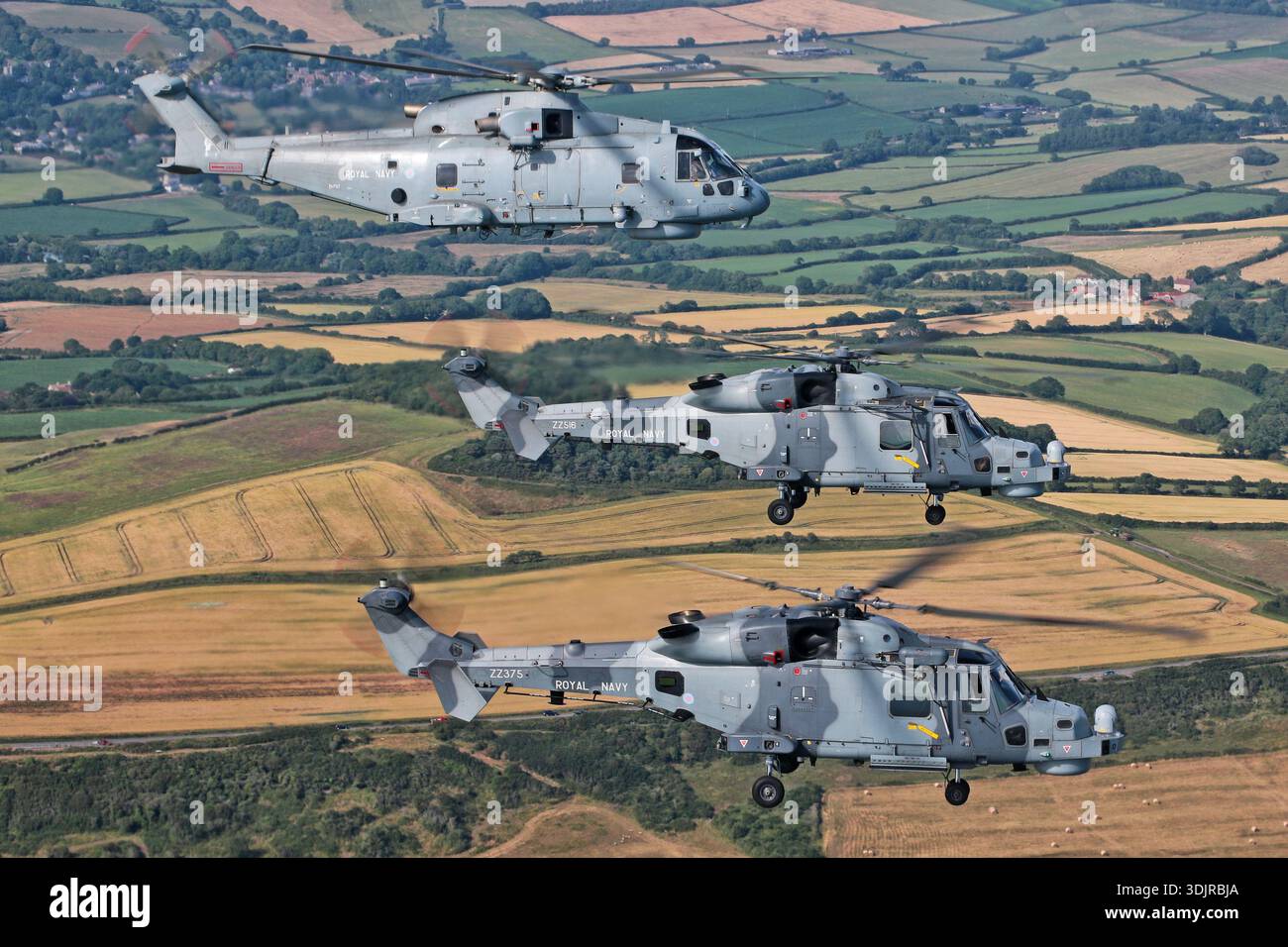 Three engine turboshaft aircraft hi-res stock photography and images ...
