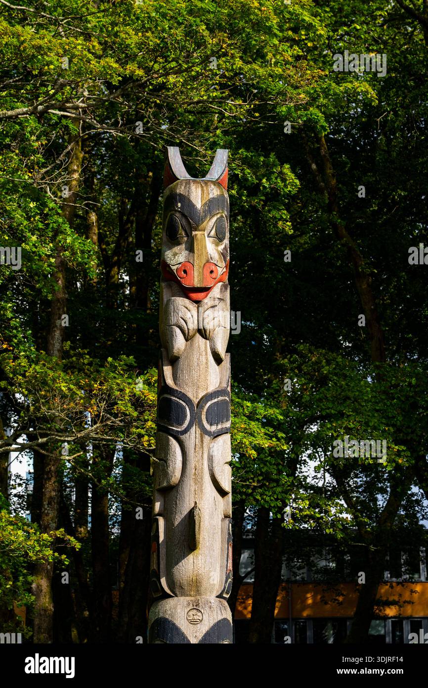 Pacific Northwest Totem, Nordnes, Bergen, Norway - carved by Duane Casco, presented by Seattle to Bergen on its 900th anniversary, 1970. Stock Photo
