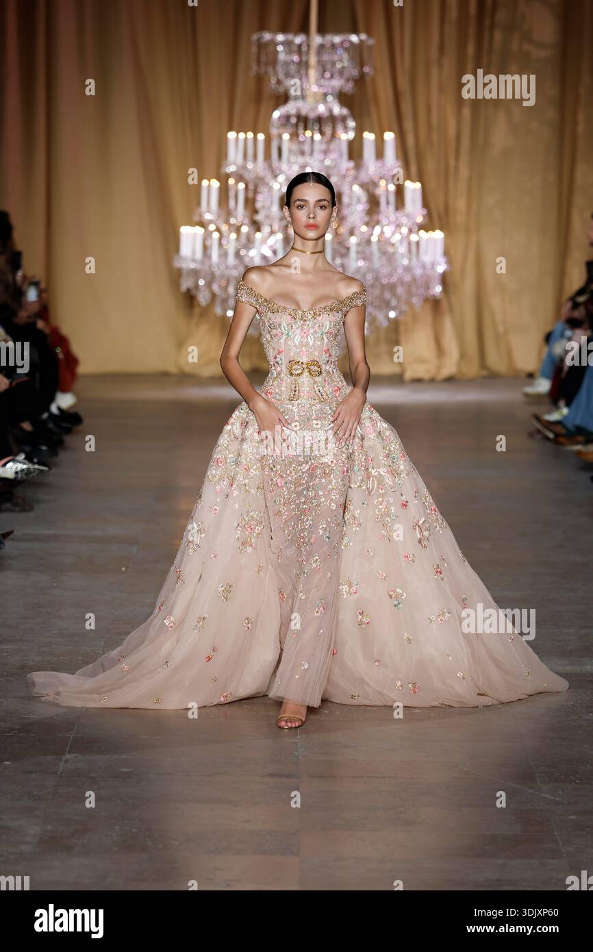 dress created live on runway Bella Hadid gets spray-painted live on ramp at the Coperni show at Paris Fashion Week Spring/Summer 2023