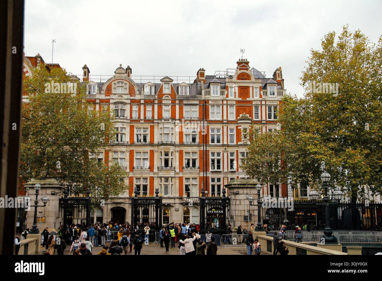 Victorian london street scene hi-res stock photography and images - Alamy