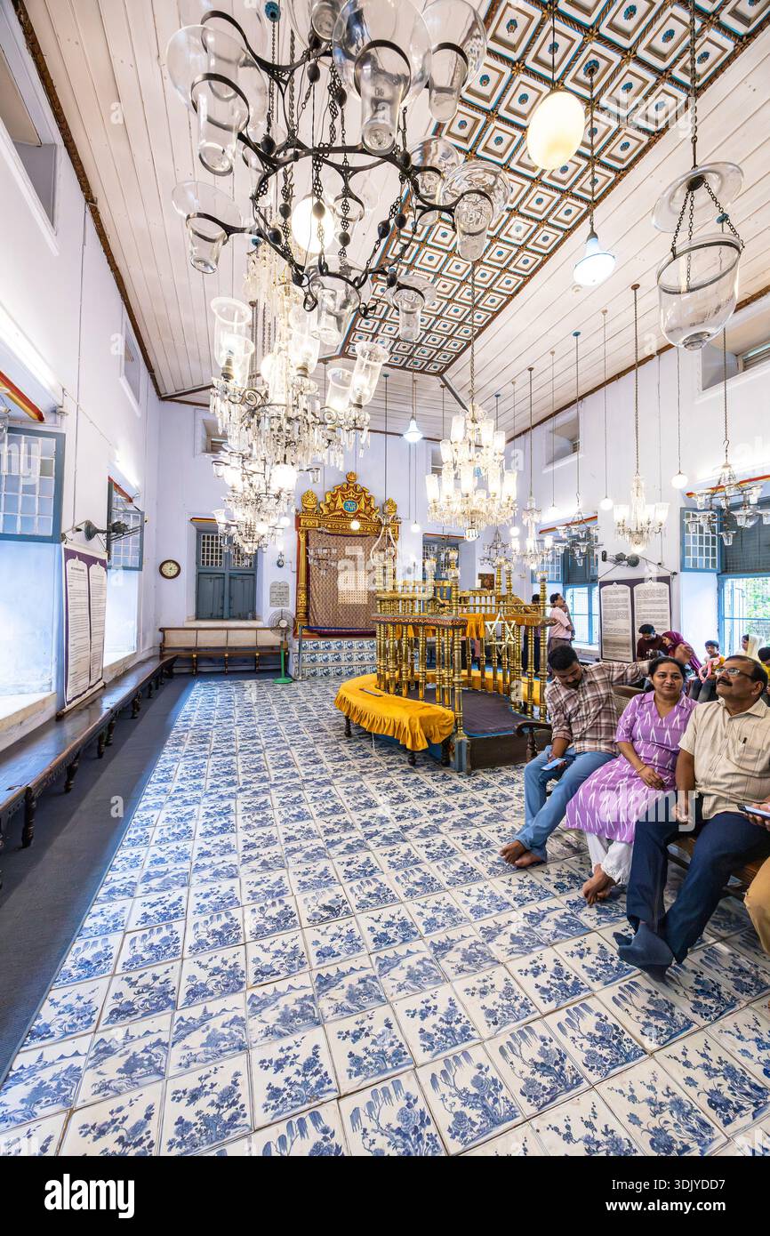 paradesi-synagogue-interior-main-hall-jew-town-mattancherry-kochi