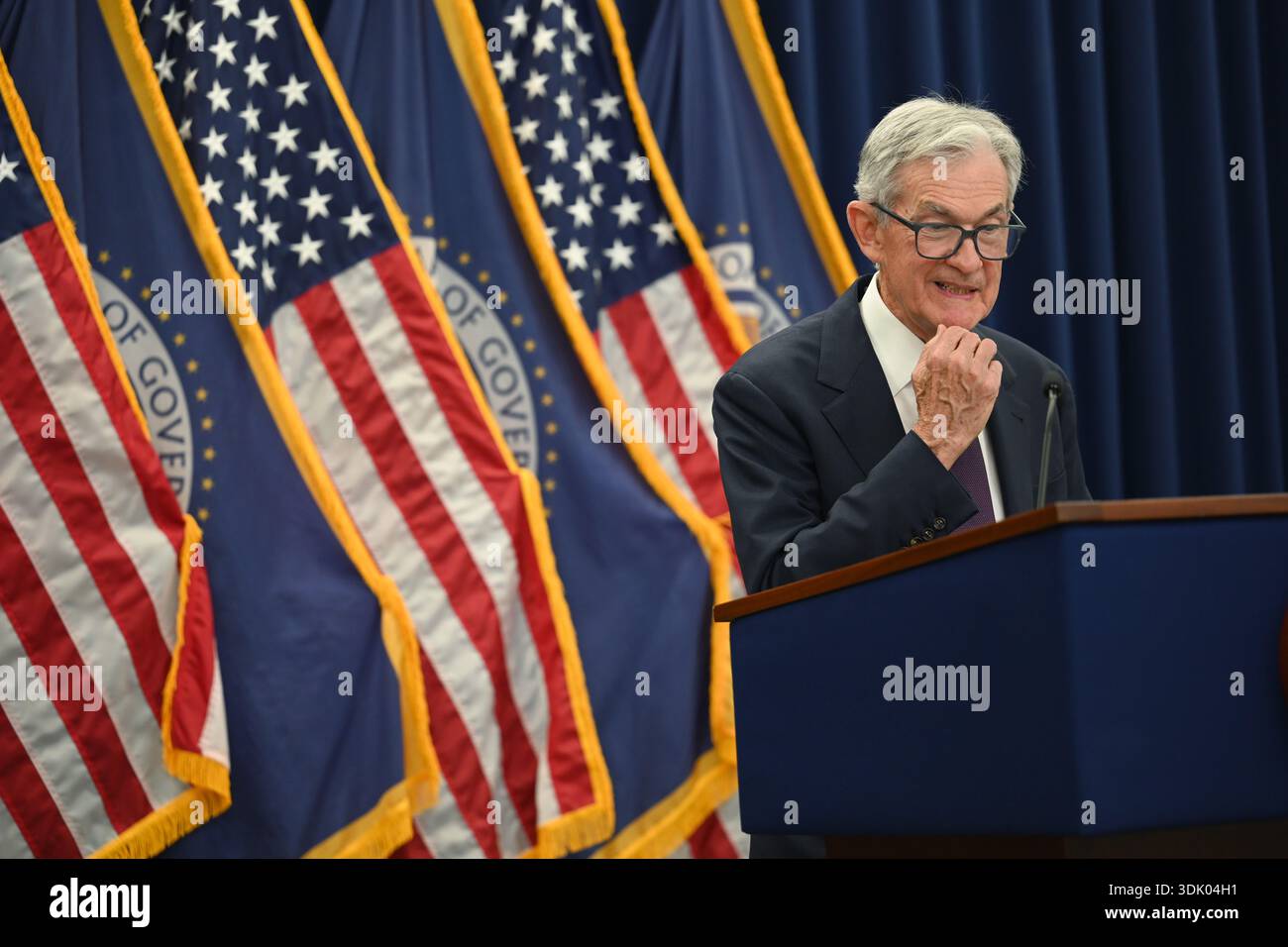 The target range for the federal funds rate remains unchanged hi-res