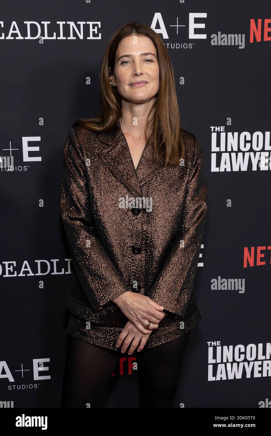 The lincoln lawyer season 4 celebration hi-res stock photography and ...