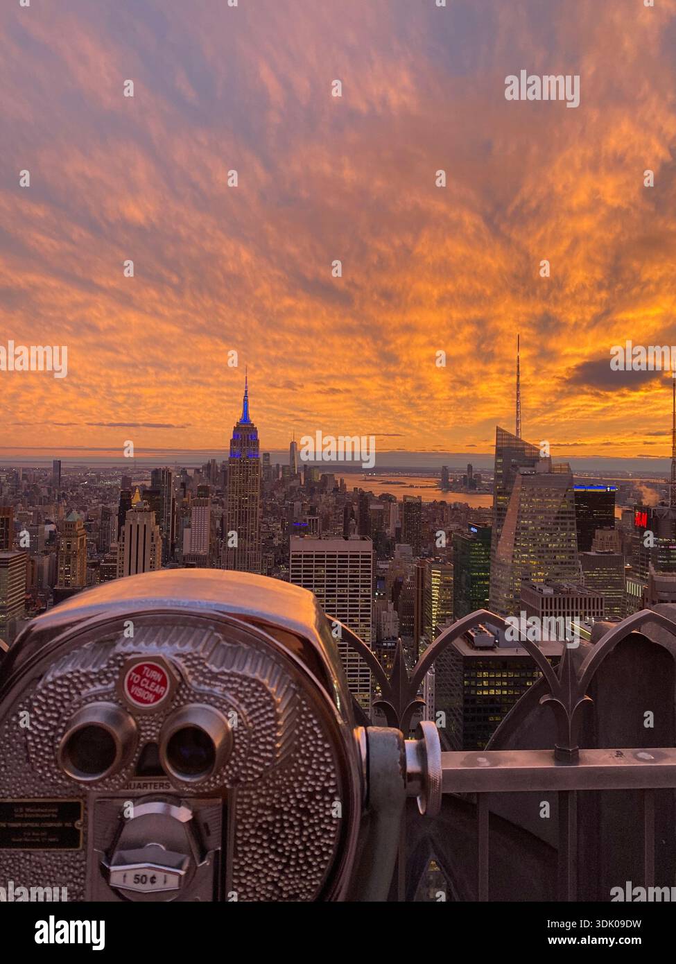 New York City skyline at sunset with the Empire State Building, view ...