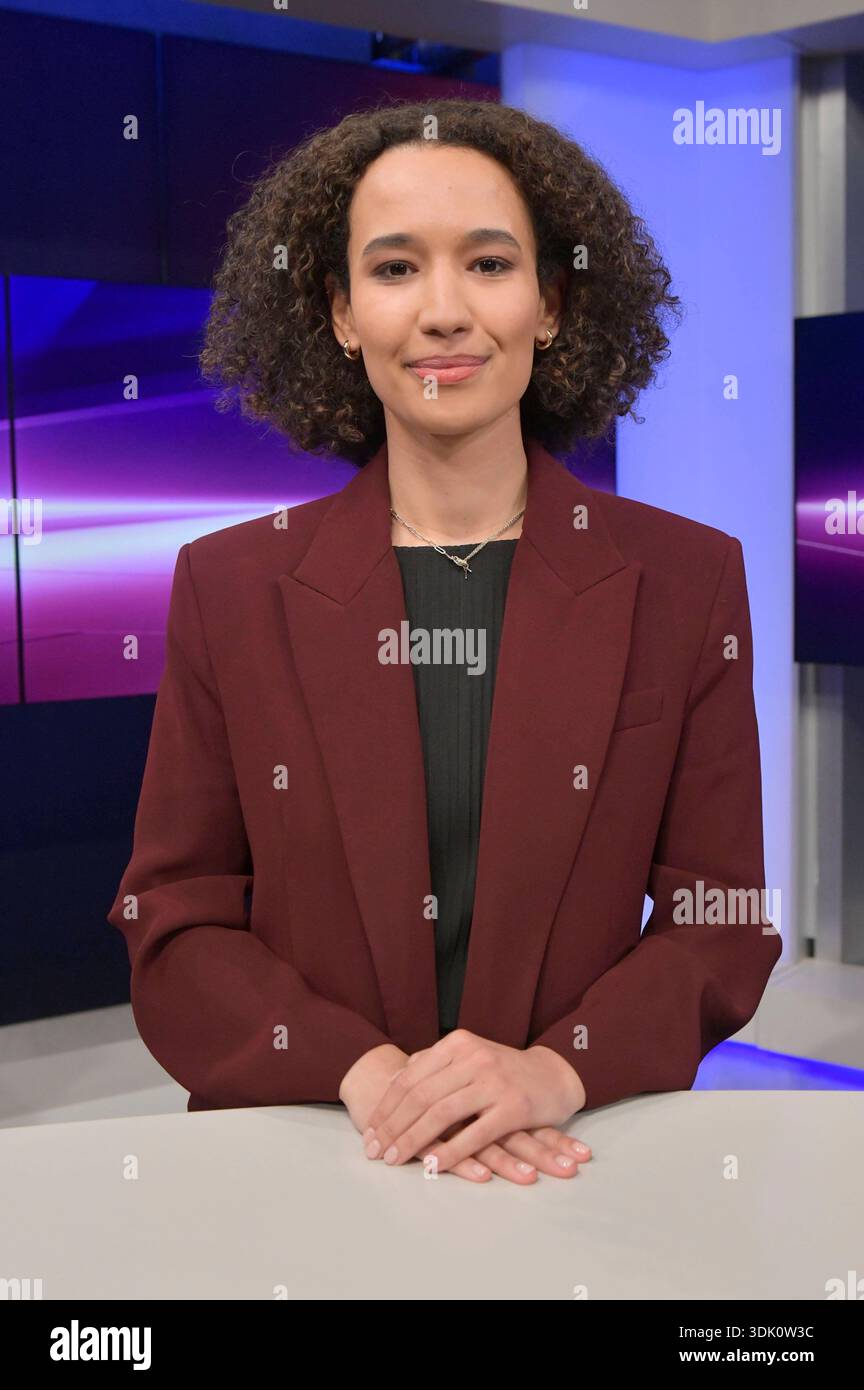 Alisha Mendgen In Der ARD Talkshow Maischberger Im Studio Berlin 