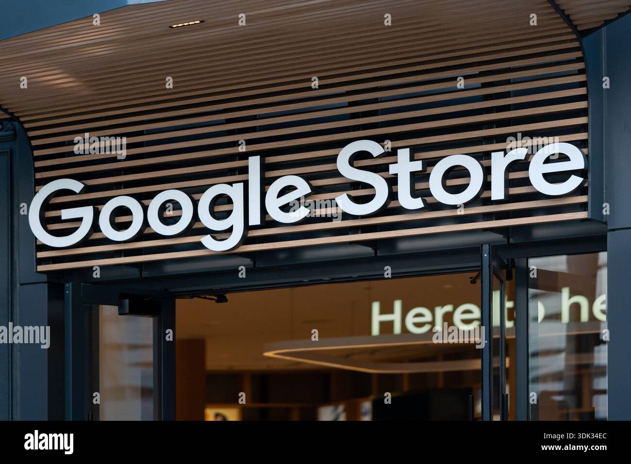 Google hardware retail store hi-res stock photography and images - Alamy