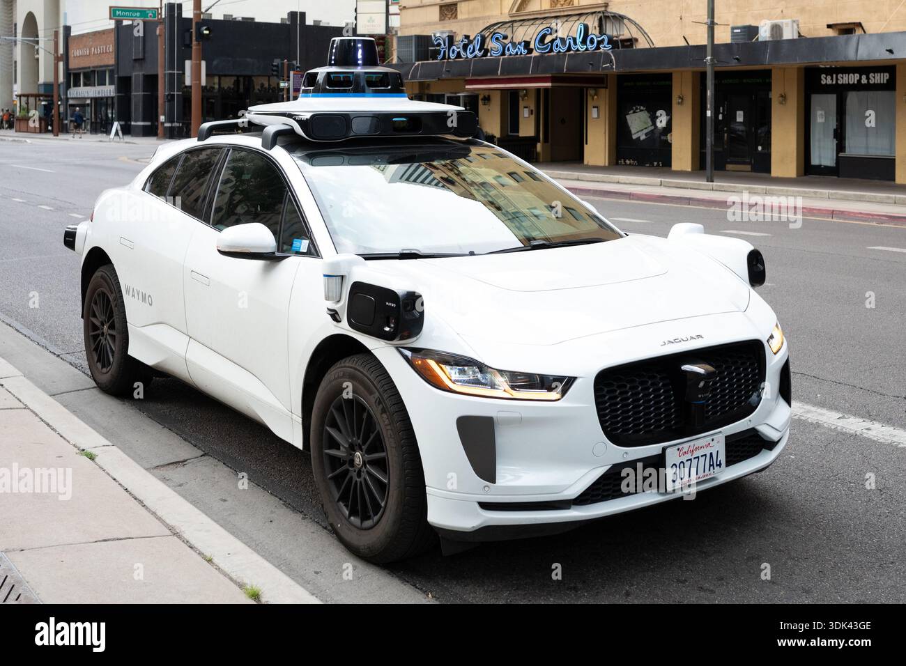 Cybercab Waymo Riot Waymo cab marked at side of road hi-res stock photography and images ...