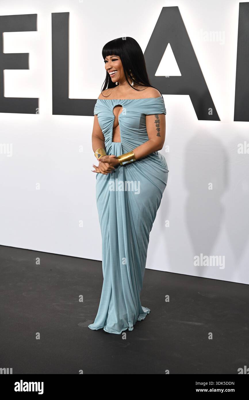 美品 ♡ アシーナニューヨーク　マディソン WASHINGTON, DC - JANUARY 29: Nicki Minaj attends Amazon MGM's