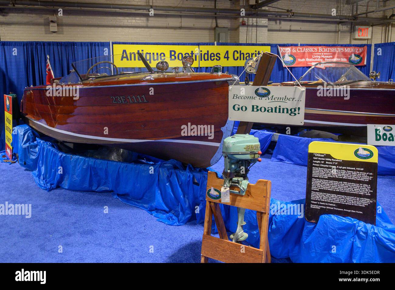 Runabout Engine Display Toronto, ON, Canada - January 20, 2026: Vintage wooden runabout with ...