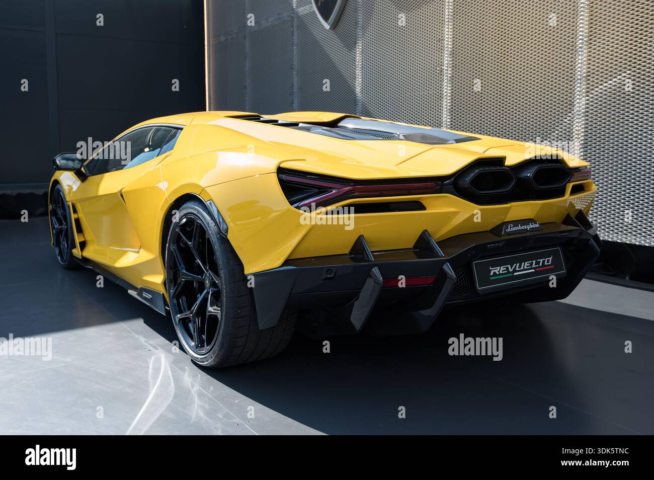 Rear three-quarter view of a bright yellow Lamborghini Revuelto ...