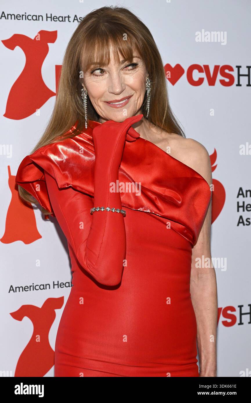 jane-seymour-attends-the-american-heart-association-s-red-dress