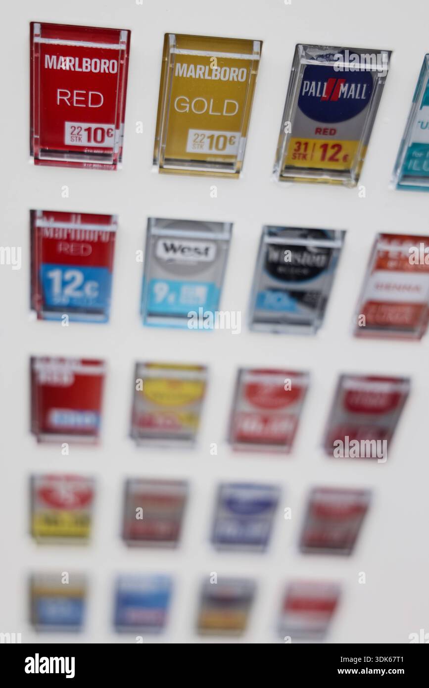 European smoking brands hi-res stock photography and images