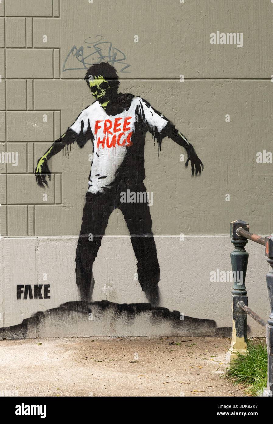 Hugs graffiti hi-res stock photography and images - Alamy