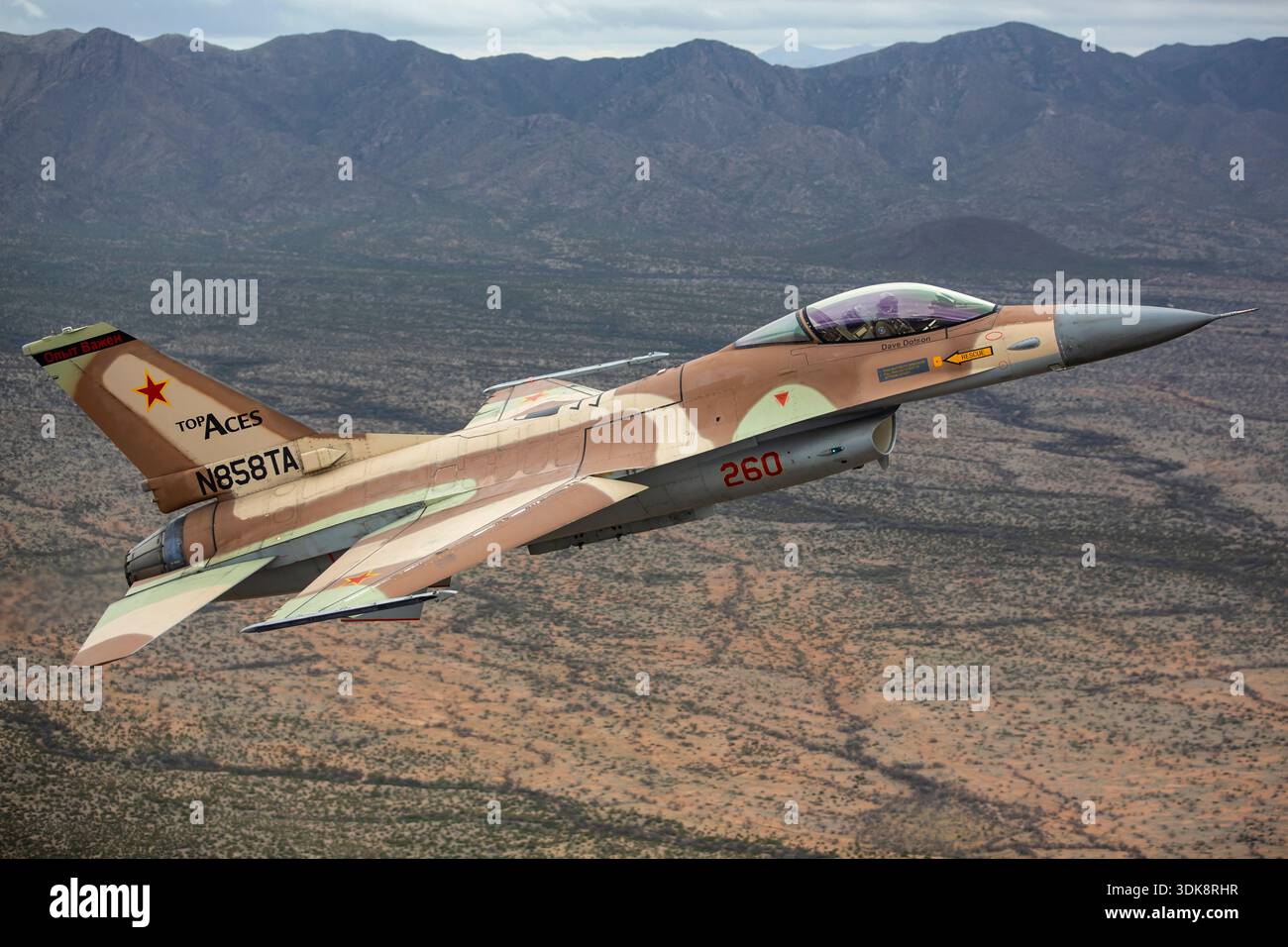 F 16 fighter jet top view hi-res stock photography and images - Alamy