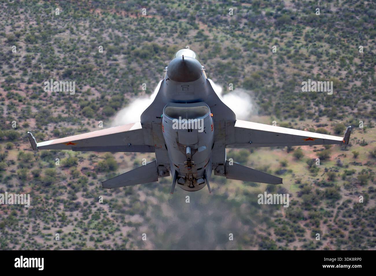 F 16 fighter jet top view hi-res stock photography and images - Alamy