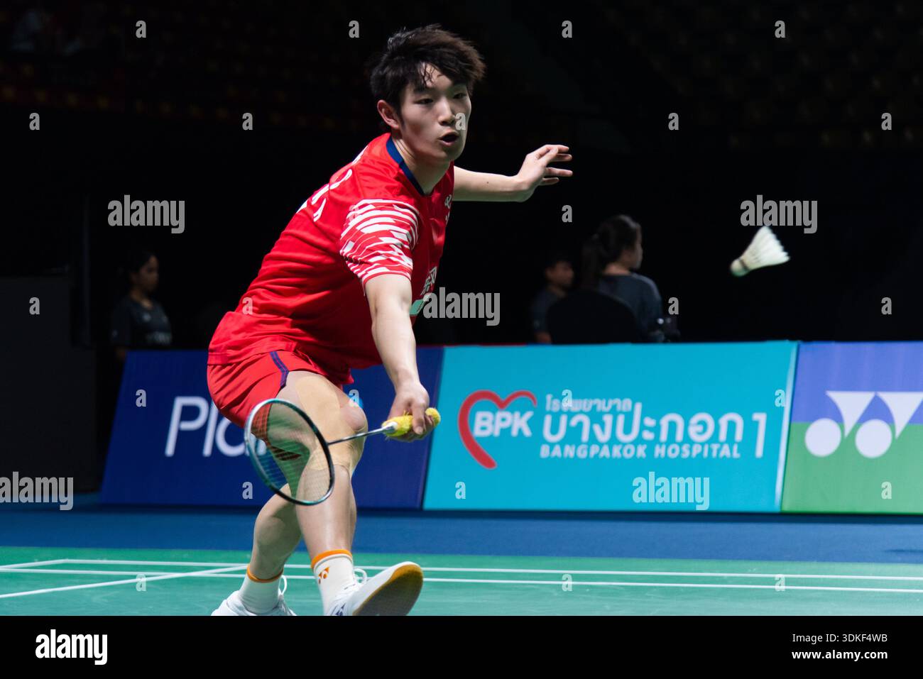 Zhu Xuan Chen of China plays against Panitchaphon Teeraratsakul of ...