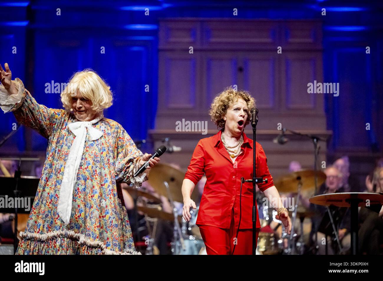 amsterdam-paul-haenen-on-stage-and-brigitte-kaandorp-at-an