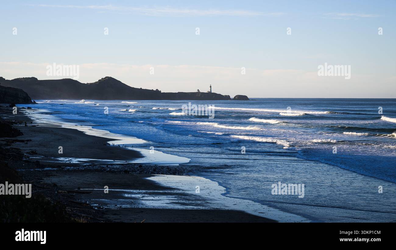Empty sandy beach sea hi-res stock photography and images - Alamy