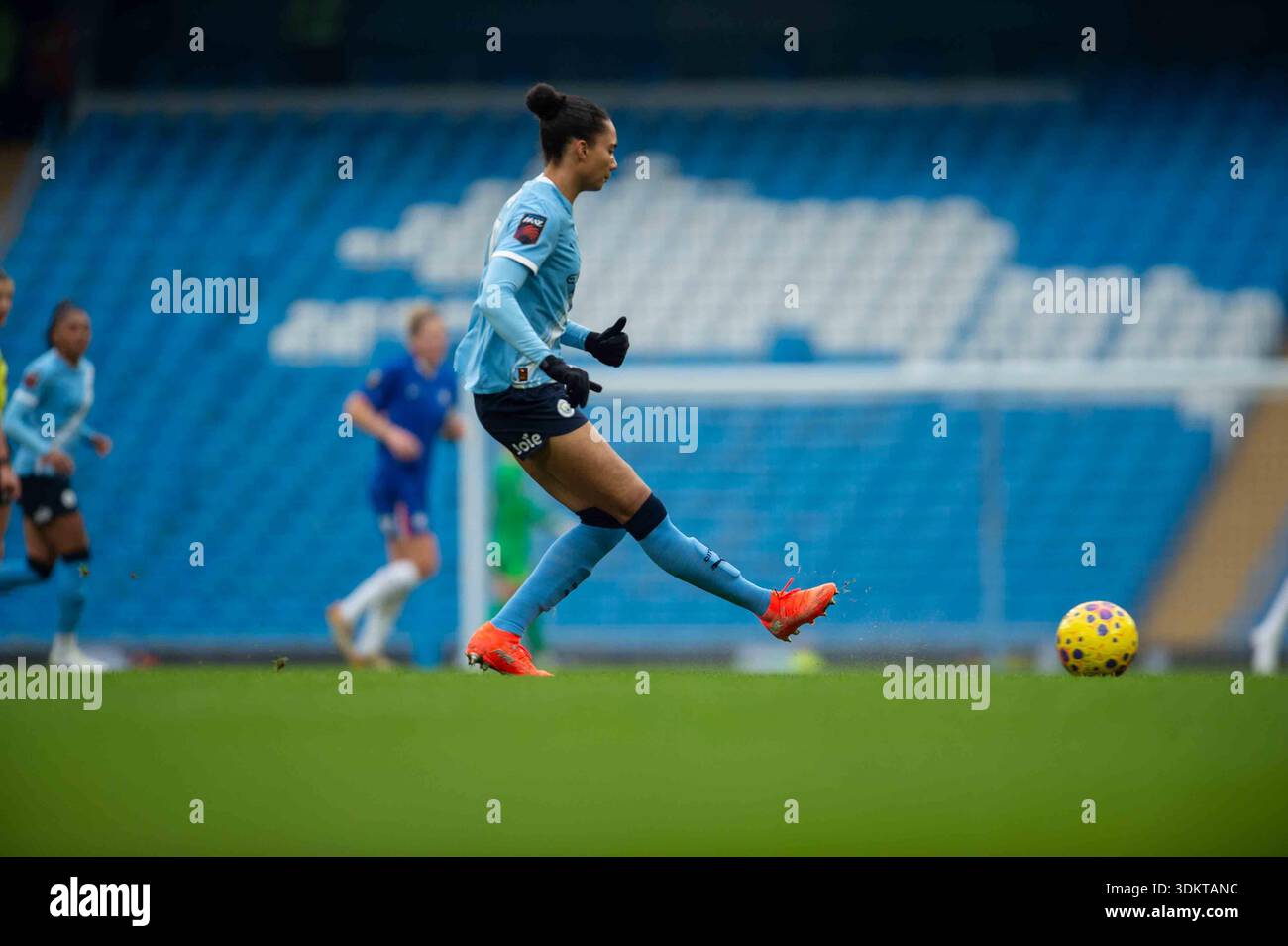 Jade Rose (4 Manchester City) passing the ball during the Barcleys WSL ...