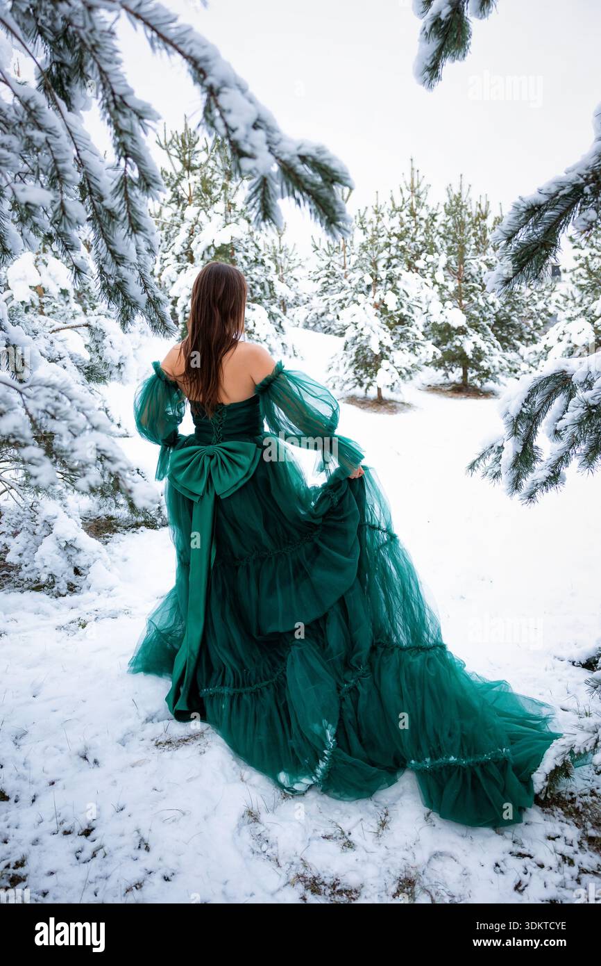 Woman with flowing dress hi-res stock photography and images - Alamy