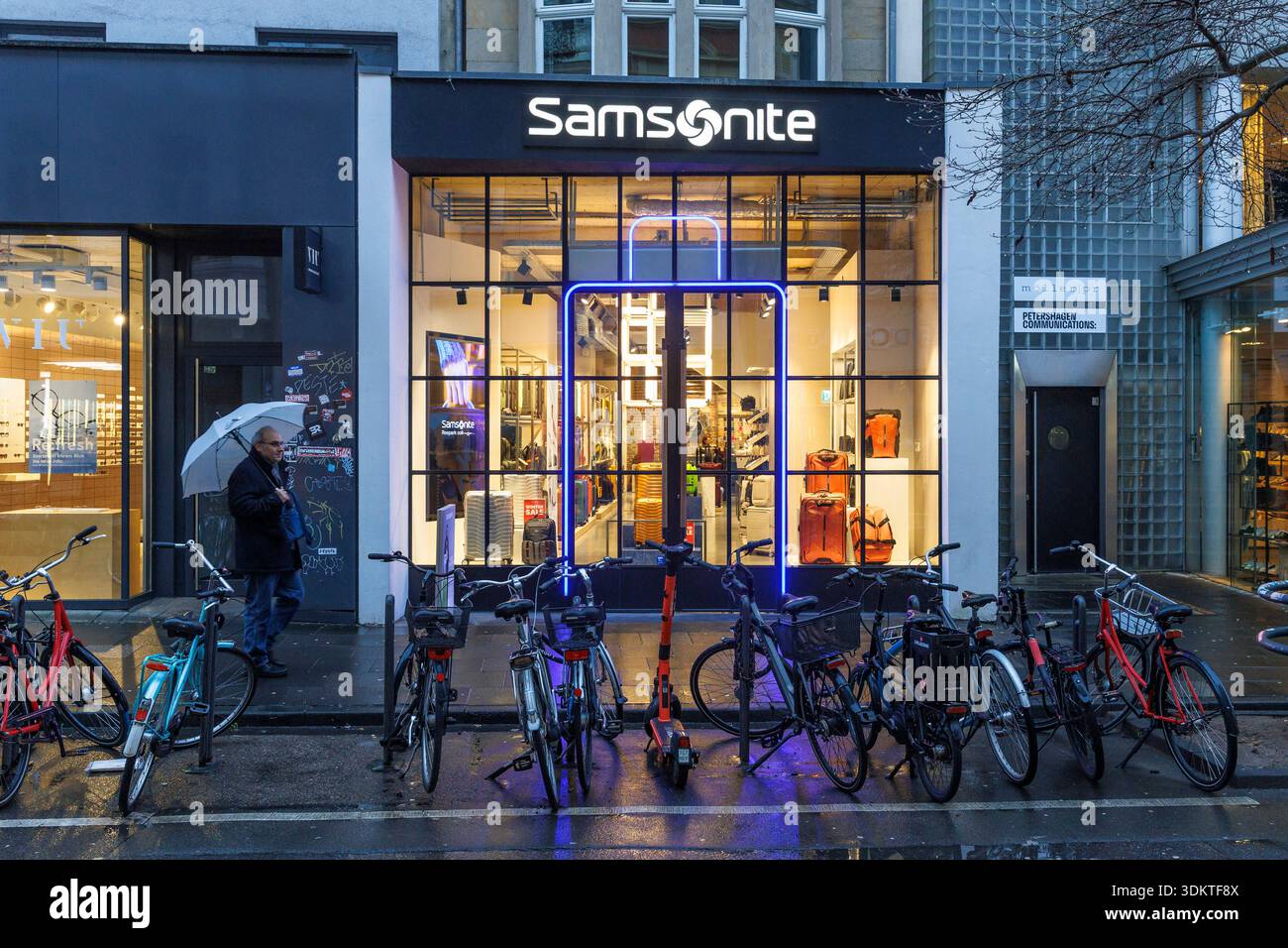 Samsonite store on shopping street Ehrenstrasse, luggage store, Cologne, Germany. Samsonite Shop in der Ehrenstrasse, Geschaeft fuer Reisegepaeck, Koe Stock Photo