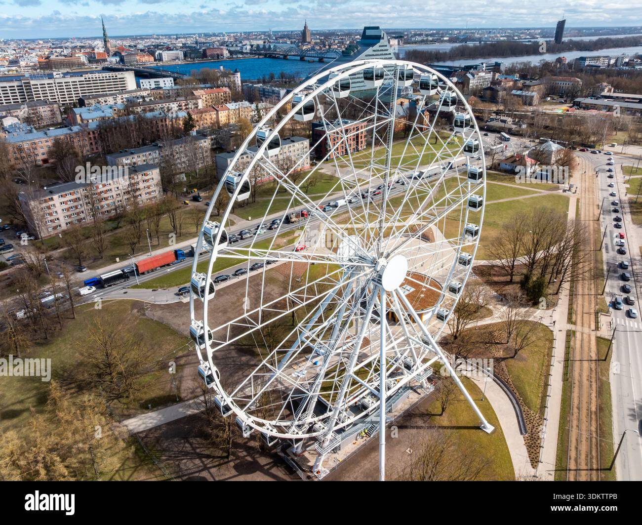 Notable city landmarks and urban spaces hi-res stock photography and ...