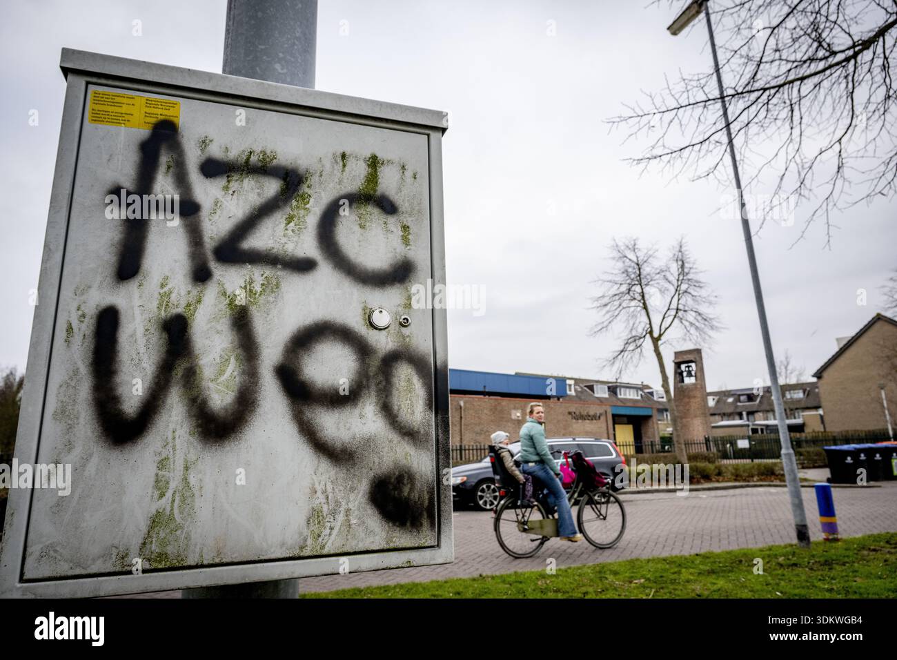 Nieuw-Lekkerland - Demonstration with signs against the arrival of an ...