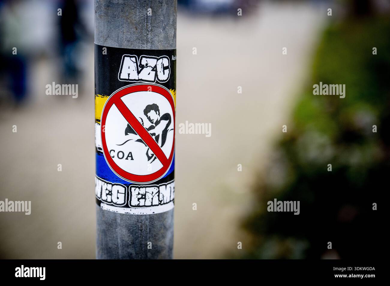 Nieuw-Lekkerland - Demonstration signs against the arrival of an asylum ...