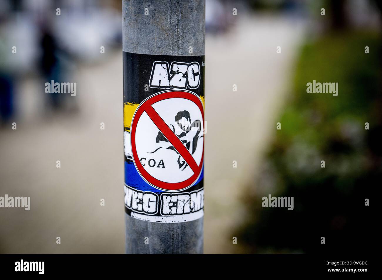 Nieuw-Lekkerland - Demonstration signs against the arrival of an asylum ...
