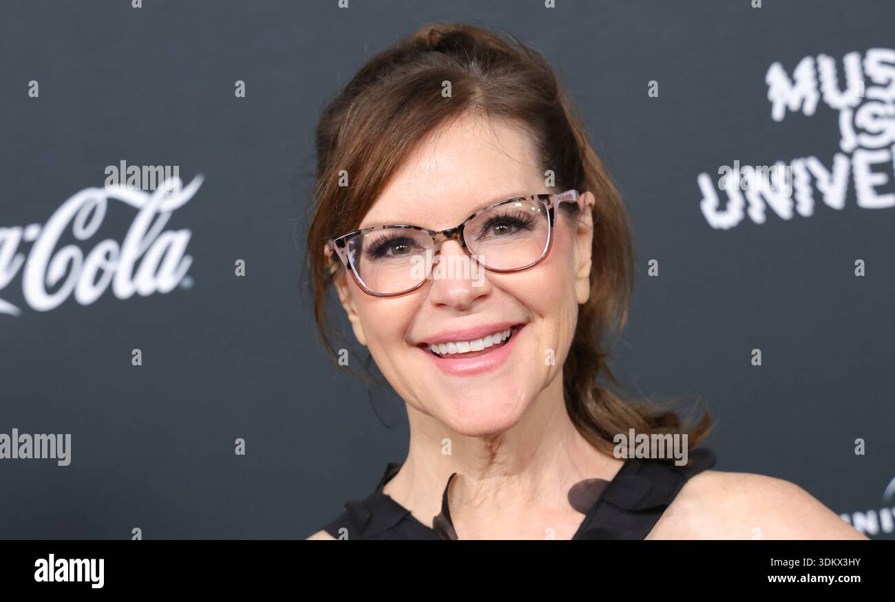 Lisa Loeb On Why She Wears Less Makeup As She Gets Older