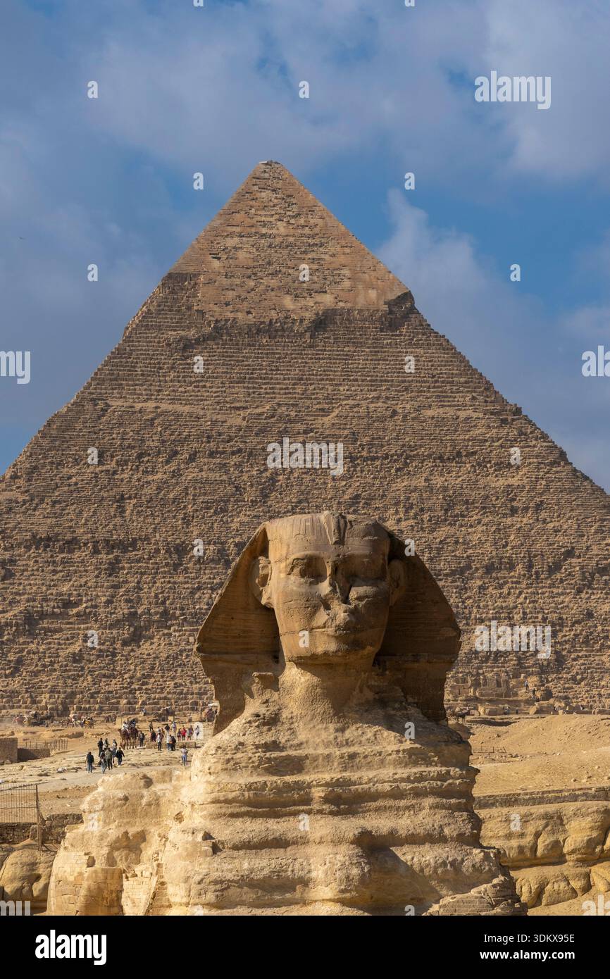 The Great Sphinx and the pyramid of Khefren Pyramid, Giza Plateau ...