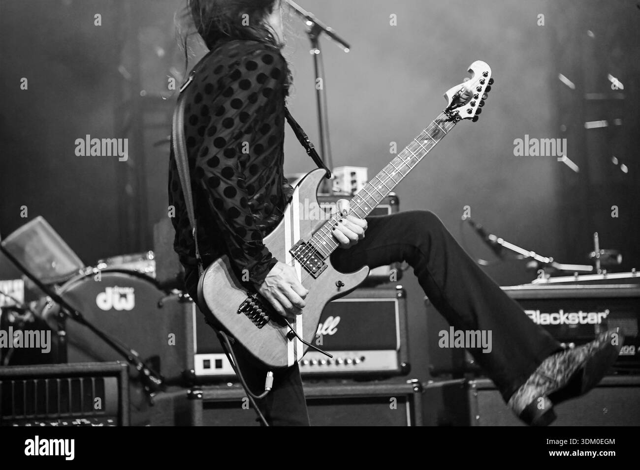 Nuno bettencourt guitar Black and White Stock Photos & Images - Alamy