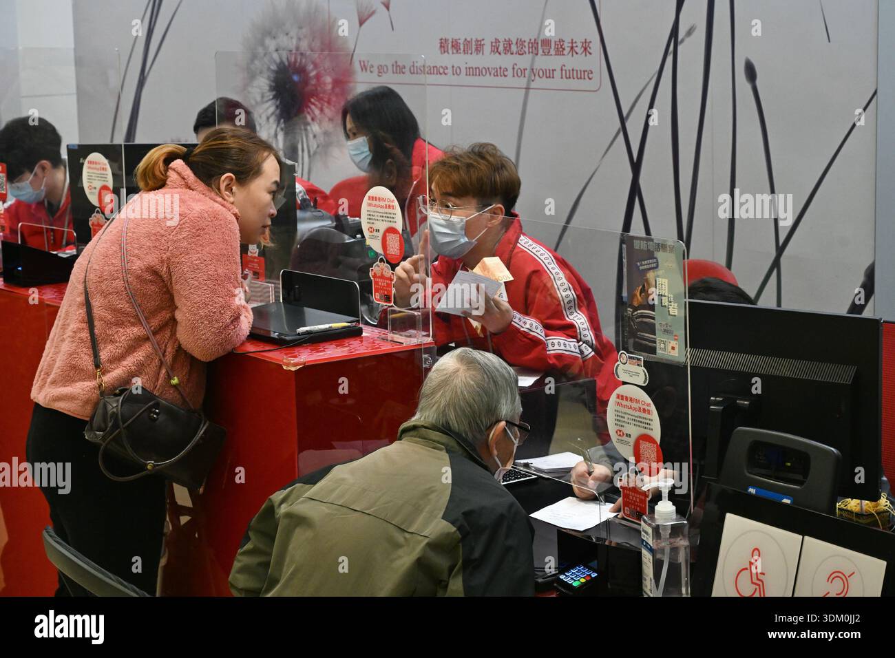 Many people exchanging the new bank note for Lunar New Year at HSBC ...