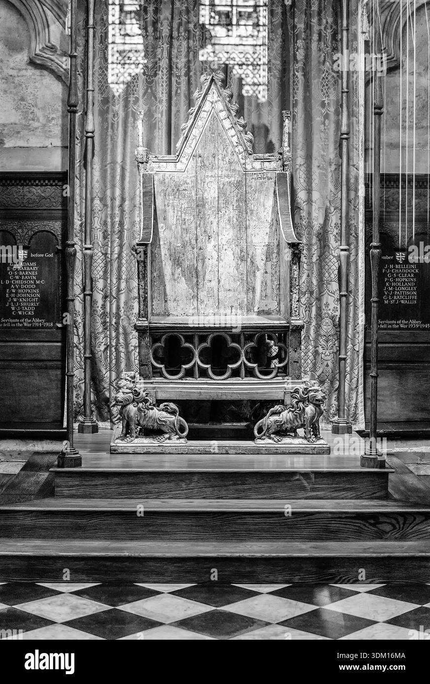 London the coronation chair Black and White Stock Photos & Images - Alamy