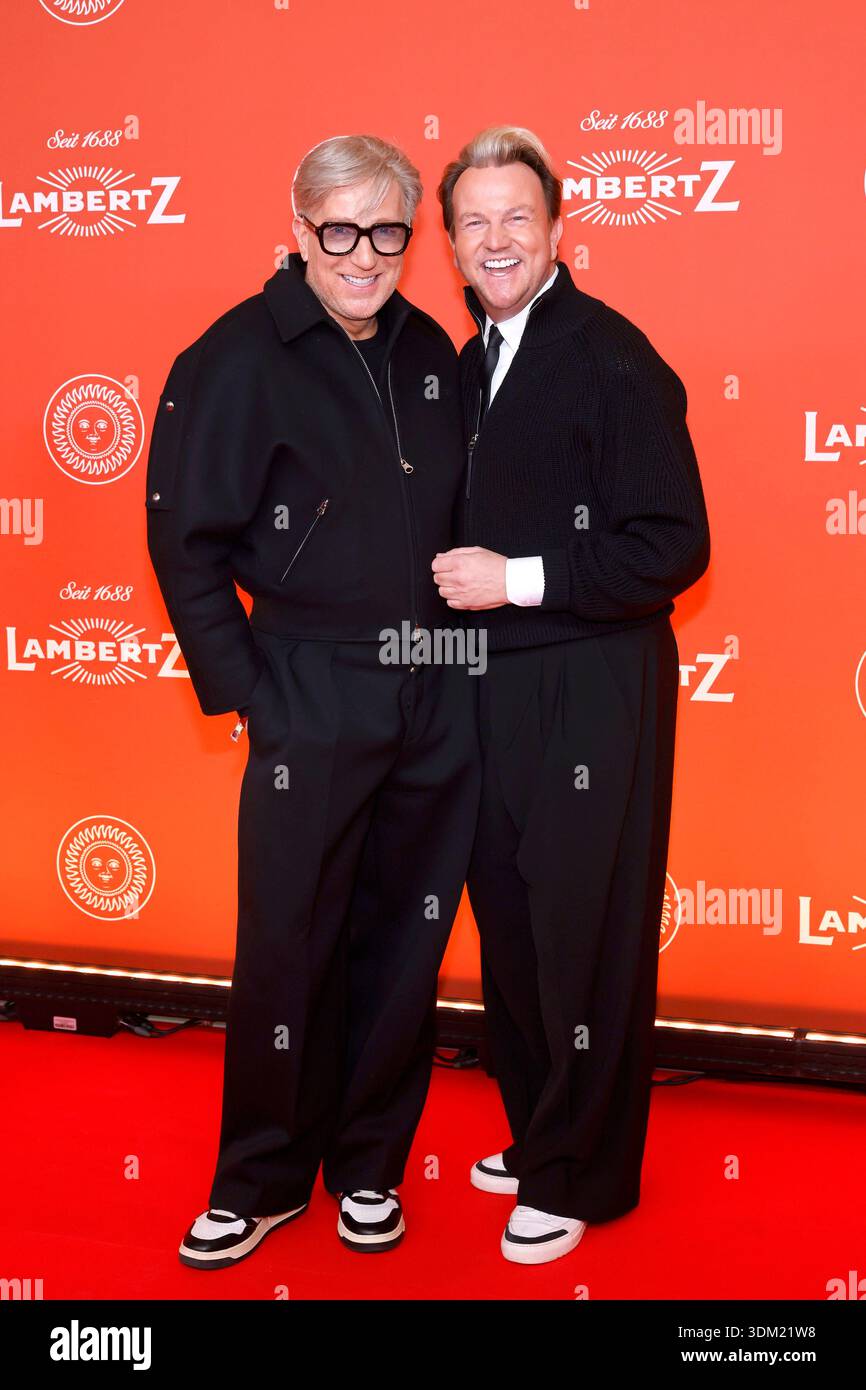 Modedesigner Thomas Rath und sein Ehemann Sandro Rath bei der 25 ...