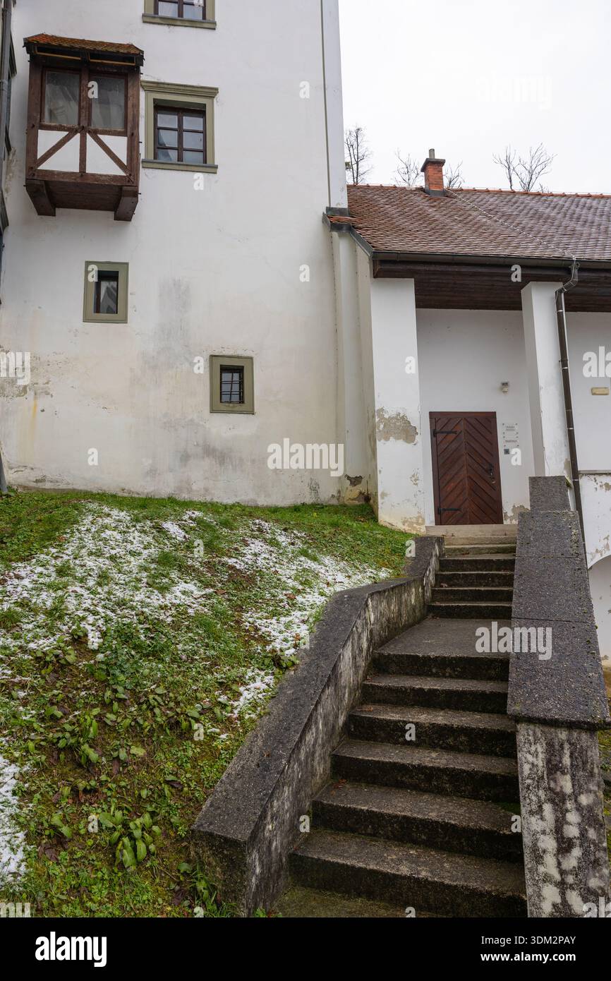 White manor house hi-res stock photography and images - Alamy