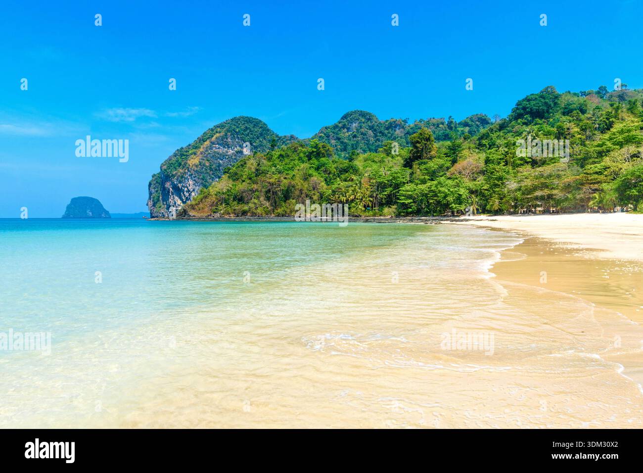 Tropical thai beach hi-res stock photography and images - Alamy