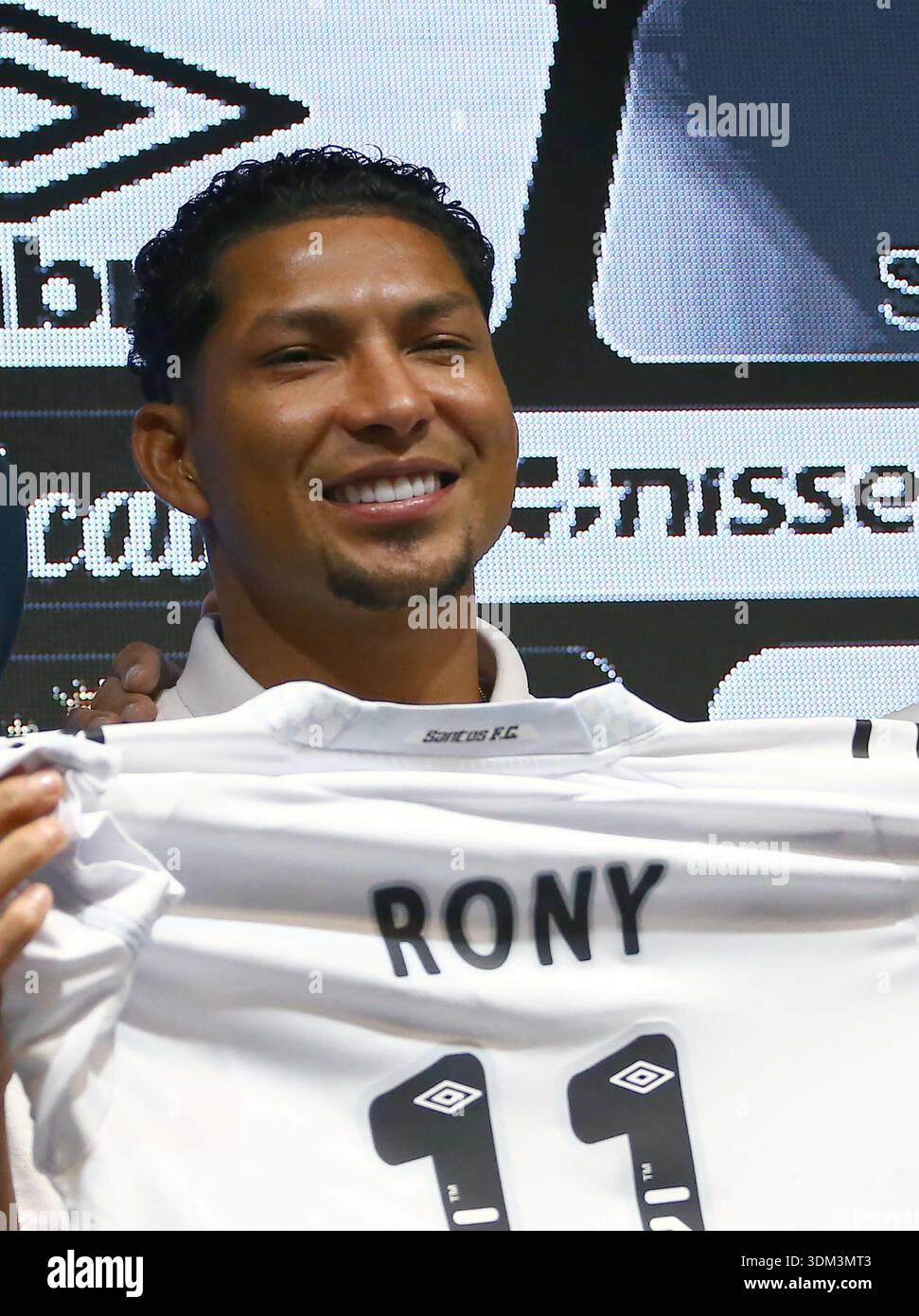 SP - SANTOS - 03/02/2026 - SANTOS, PRESENTATION - Rony during his ...